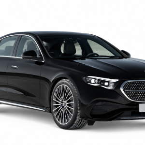 Mercedes-Benz E-Class đen sang trọng